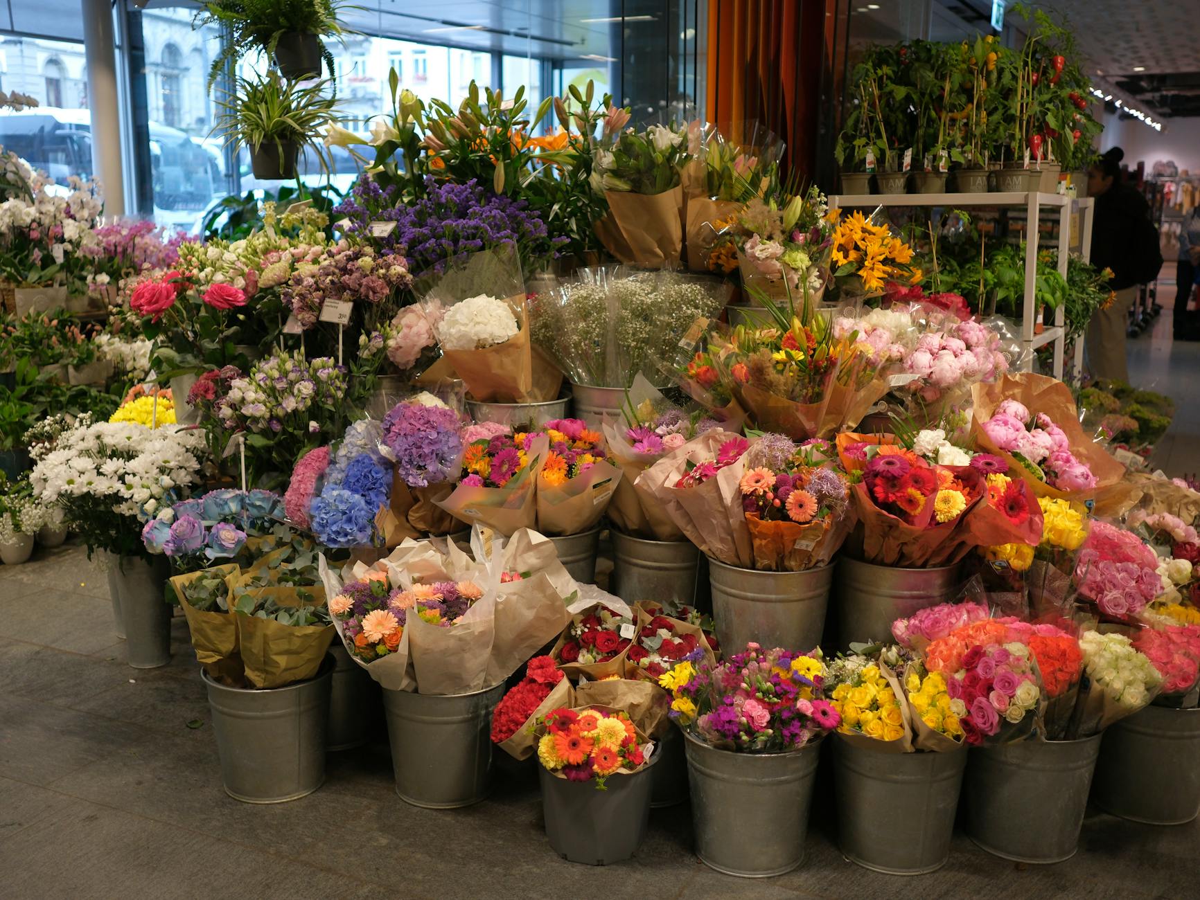 Bunte Blumenauswahl im Laden Blütentraum Dornbirn